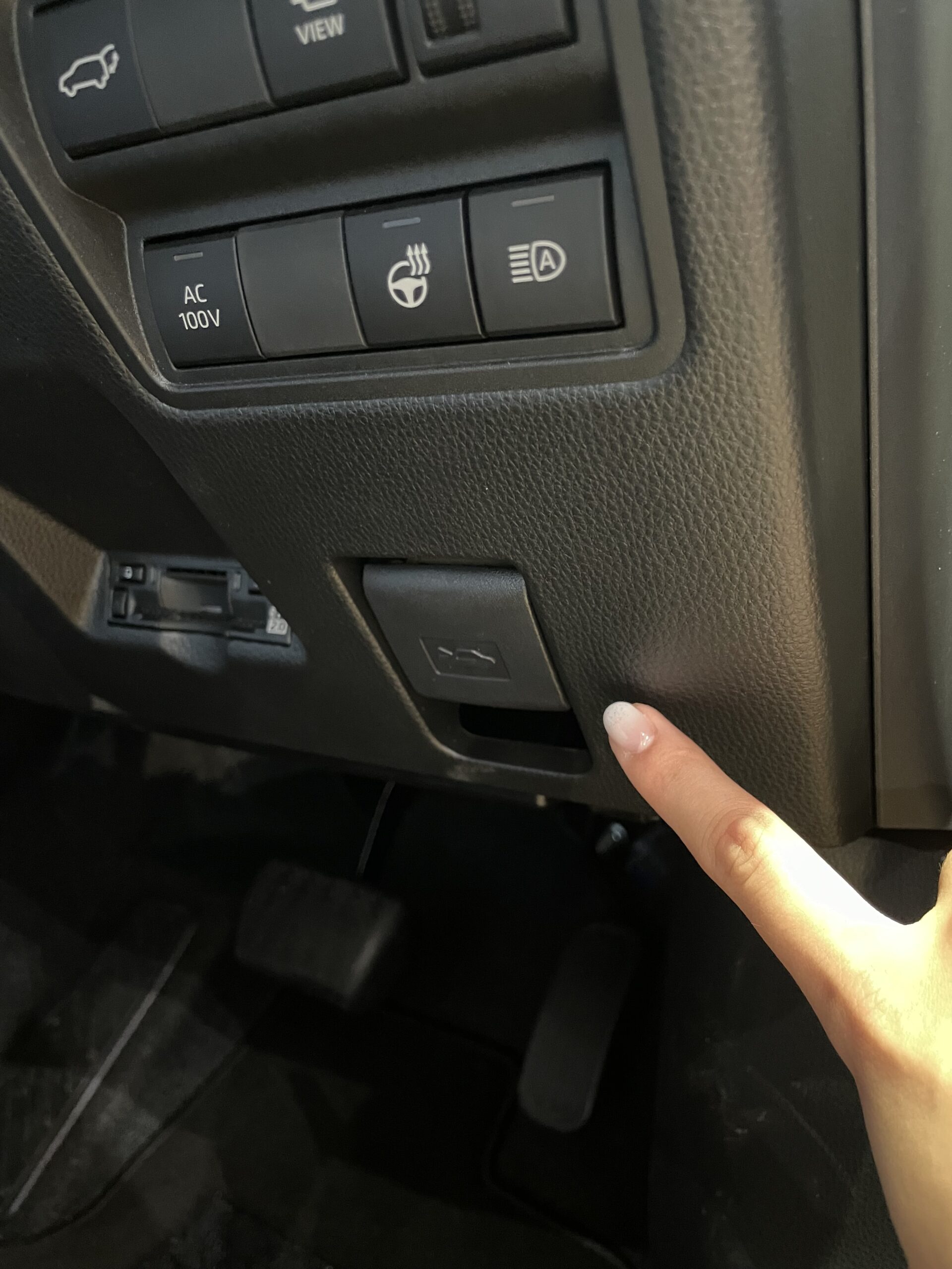 ボンネット解除レバー