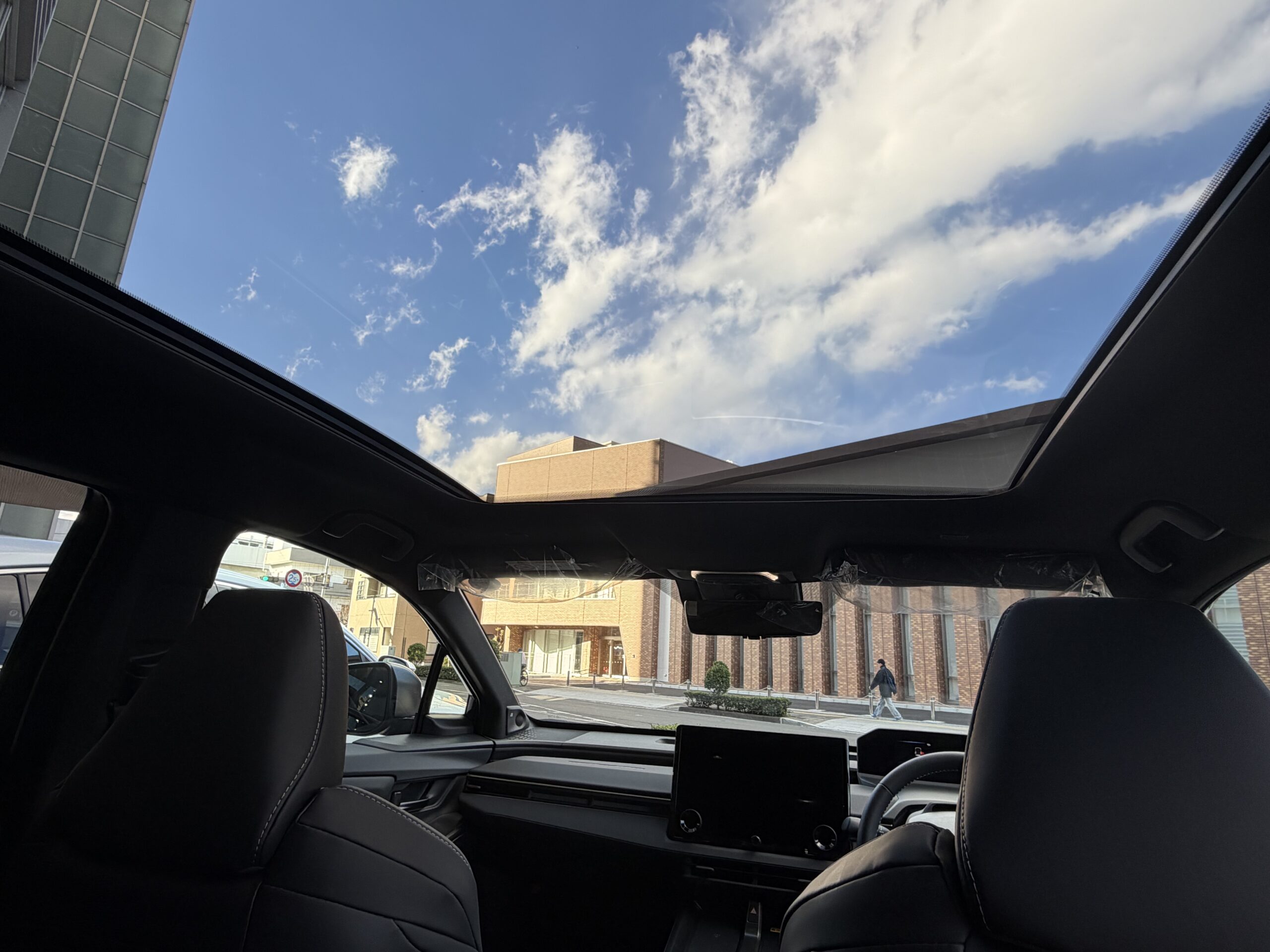 bZ4Xパノラマムーンルーフ