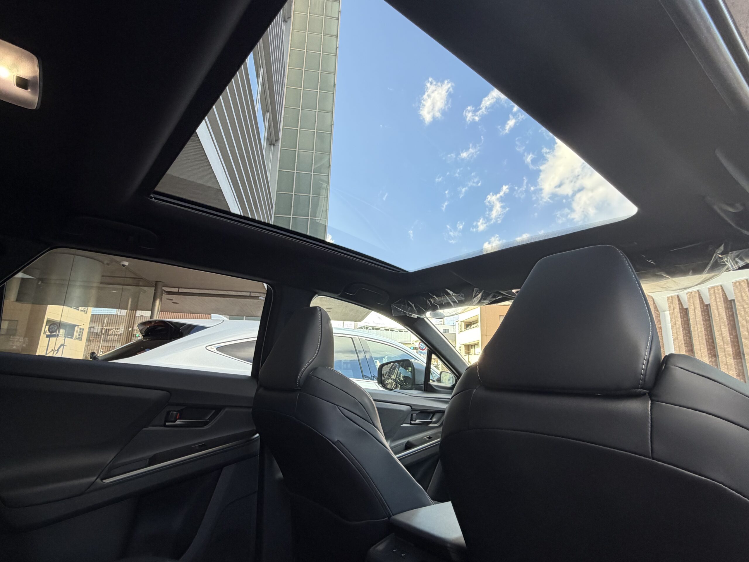 bZ4Xパノラマムーンルーフ