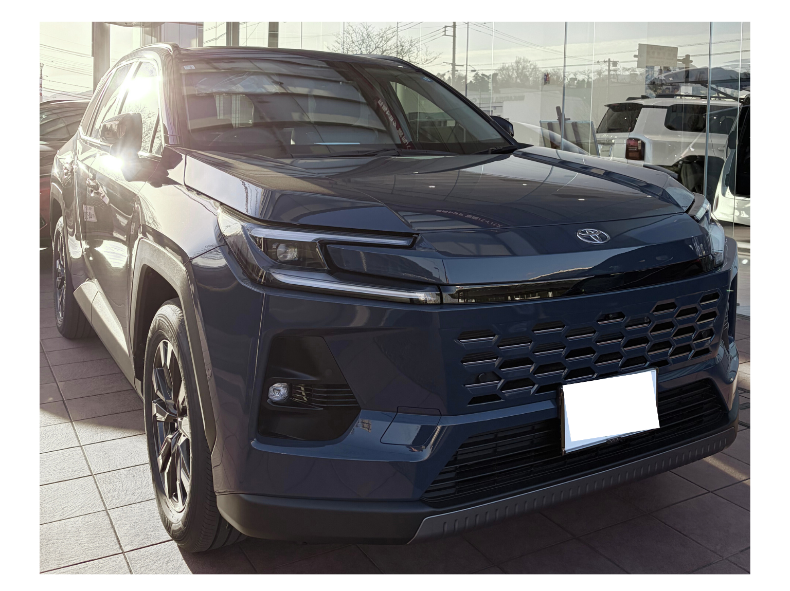 新型RAV4　マッシブグレー