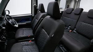 carlineup_roomy_interior_top_pic_02_01_large