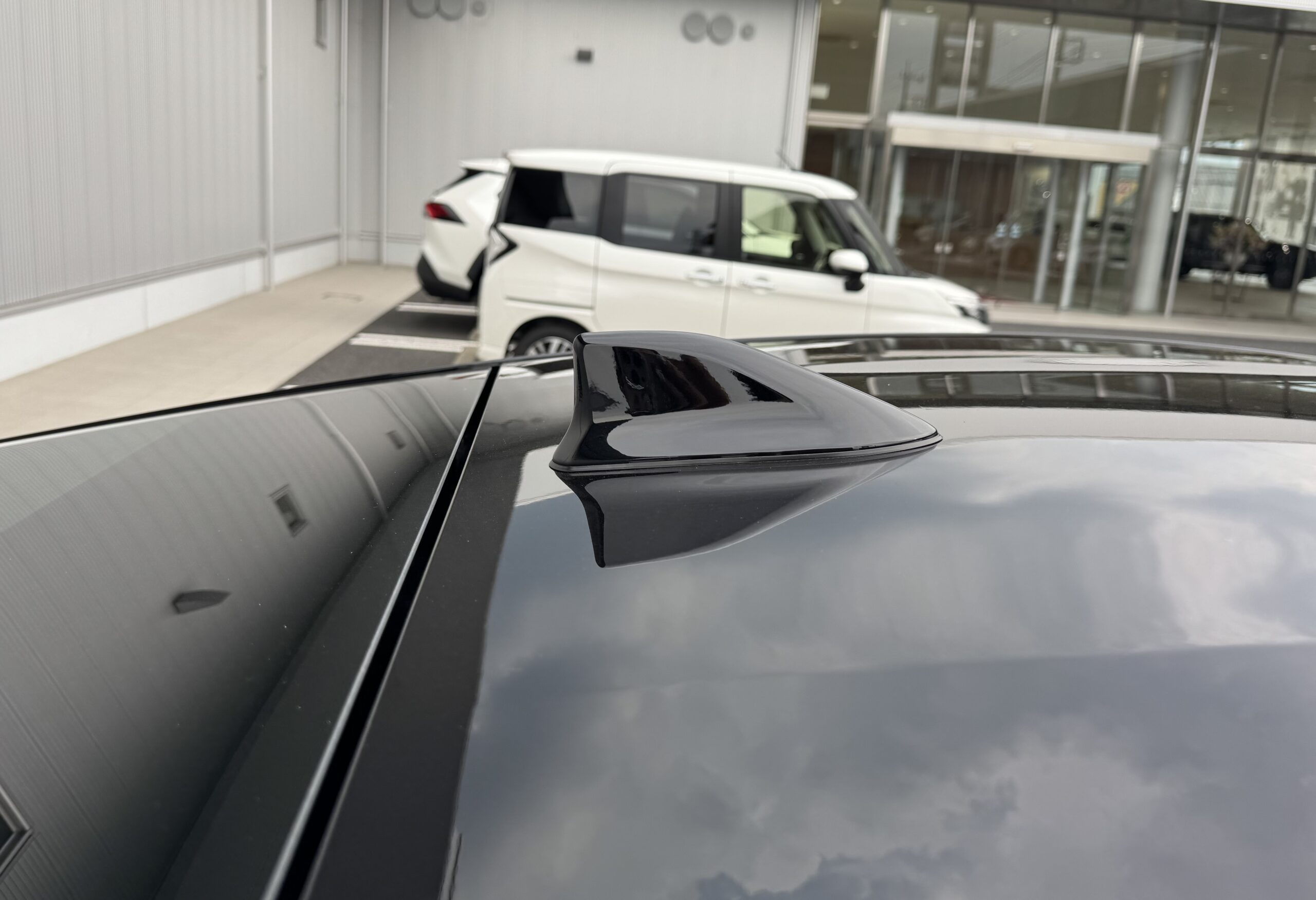 プリウス シャークフィンアンテナ