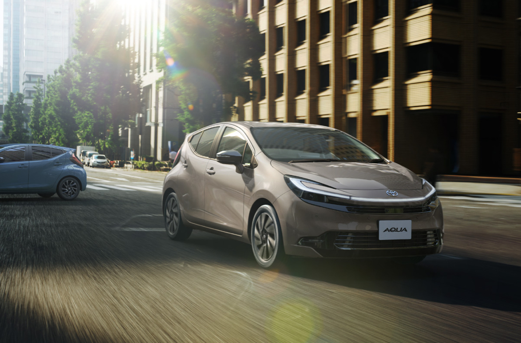 アクア　2025年　一部改良　外装