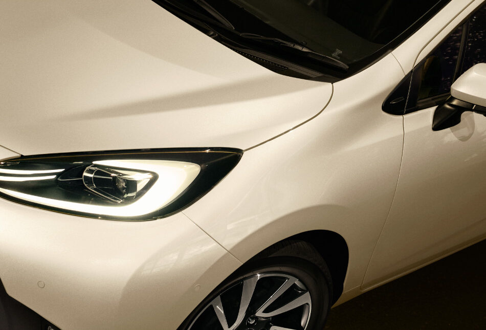 アクア　ヘッドライト