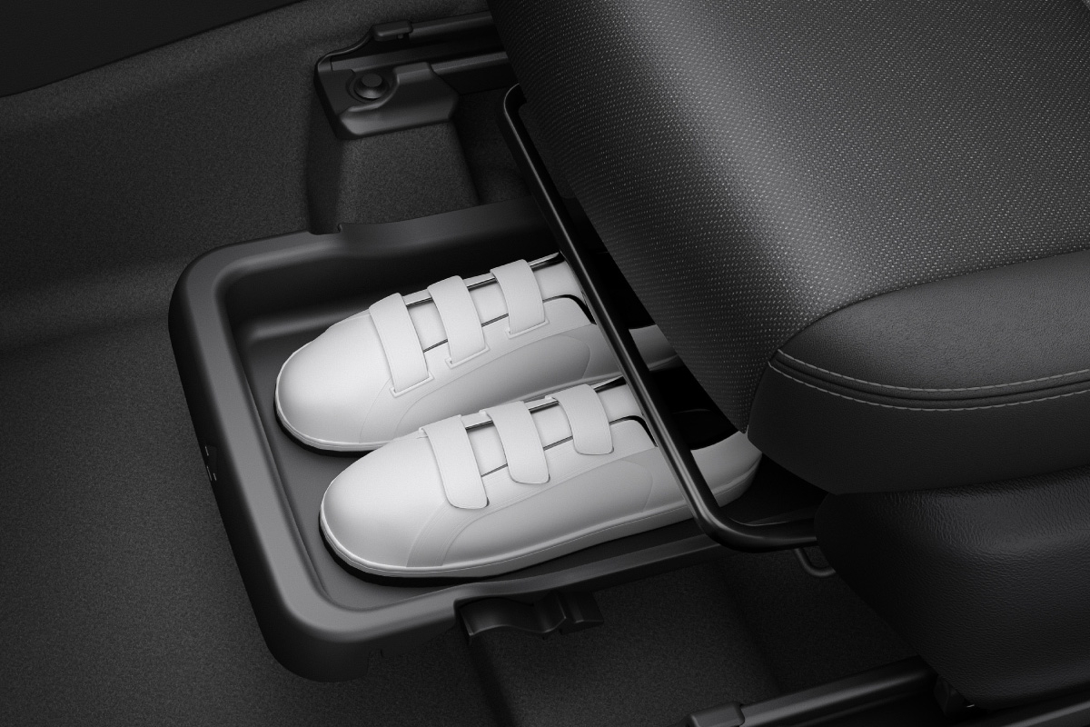 アクア　助手席　シート下トレイ