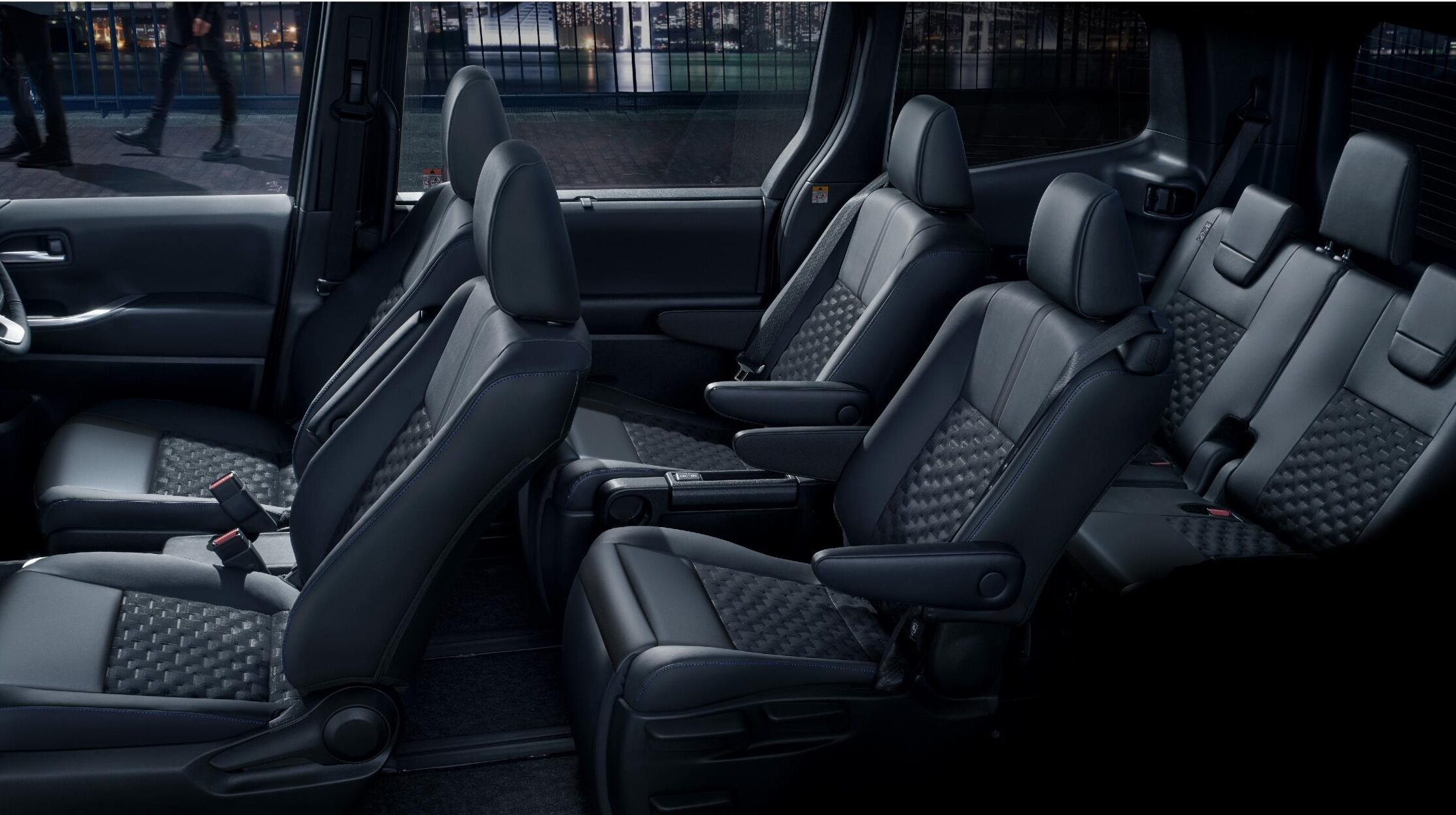 ヴォクシー 内装 シート S-Z ブラック