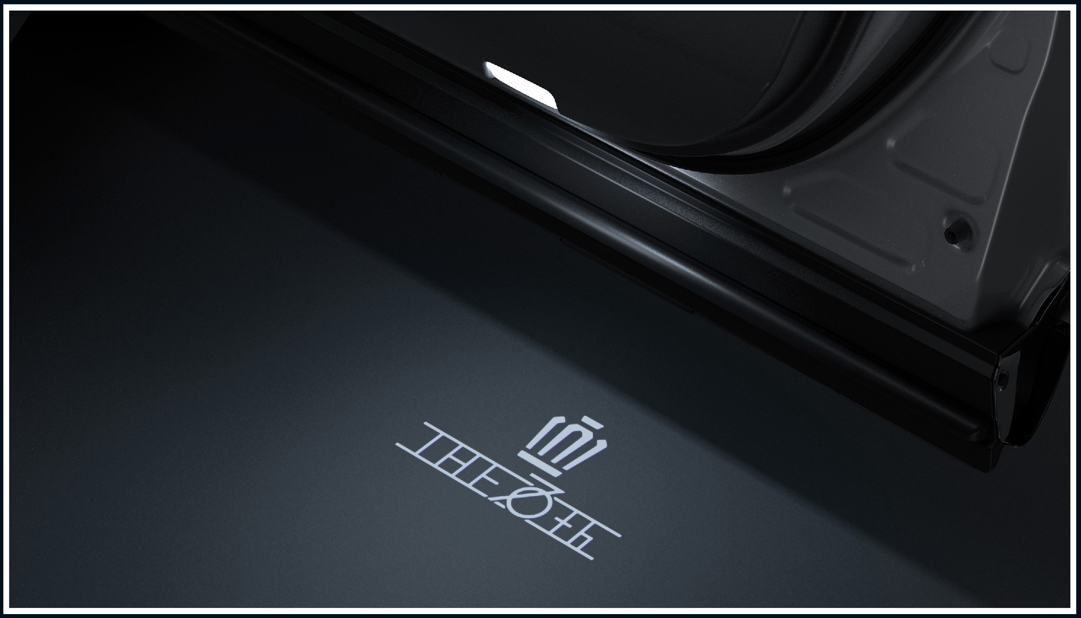 クラウンエステート　70周年ロゴプロジェクションカーテンイルミ