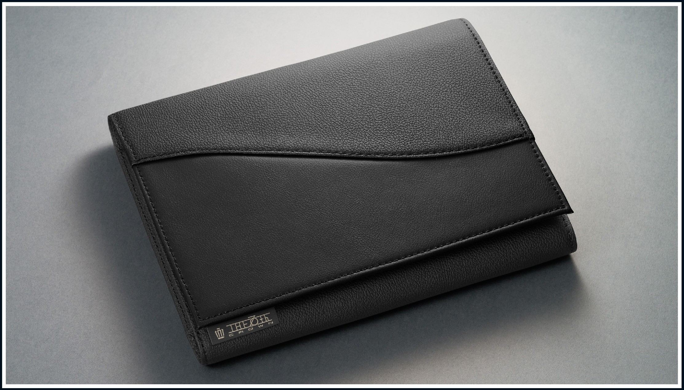 クラウンエステート　70周年ロゴタグ付専用マニュアルケース