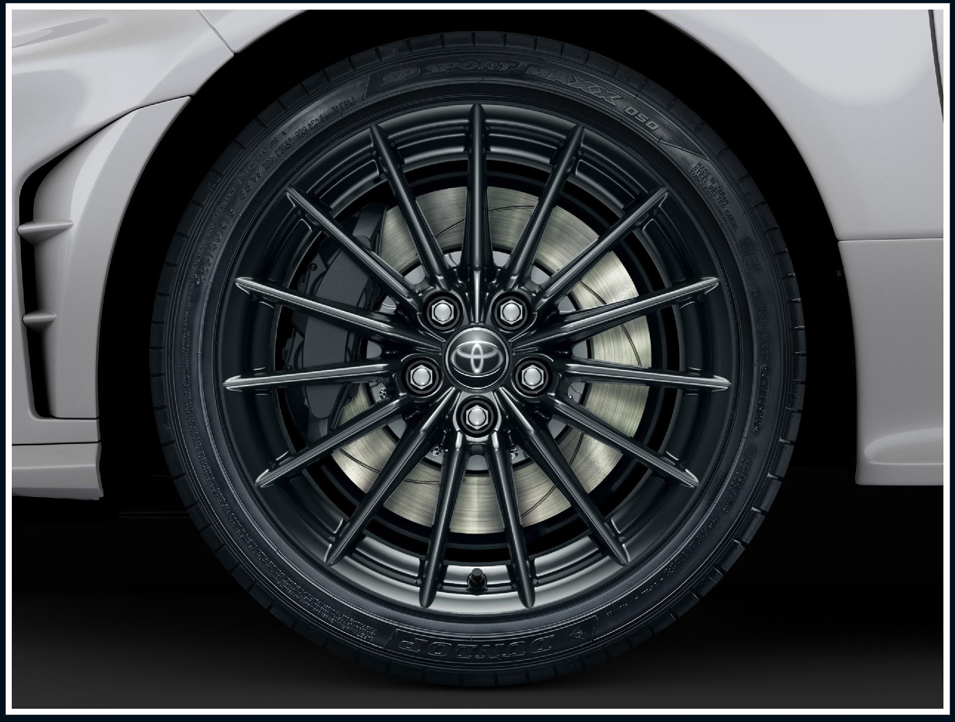 トヨタ　Toyota　GRヤリス　ヤリス　スポーツカー　一部改良　GR　タイヤ　ホイール