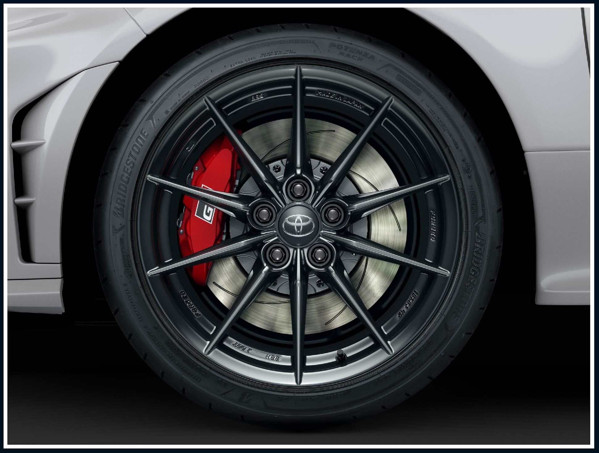 トヨタ　Toyota　GRヤリス　ヤリス　スポーツカー　一部改良　GR　タイヤ　ホイール　アルミホイール