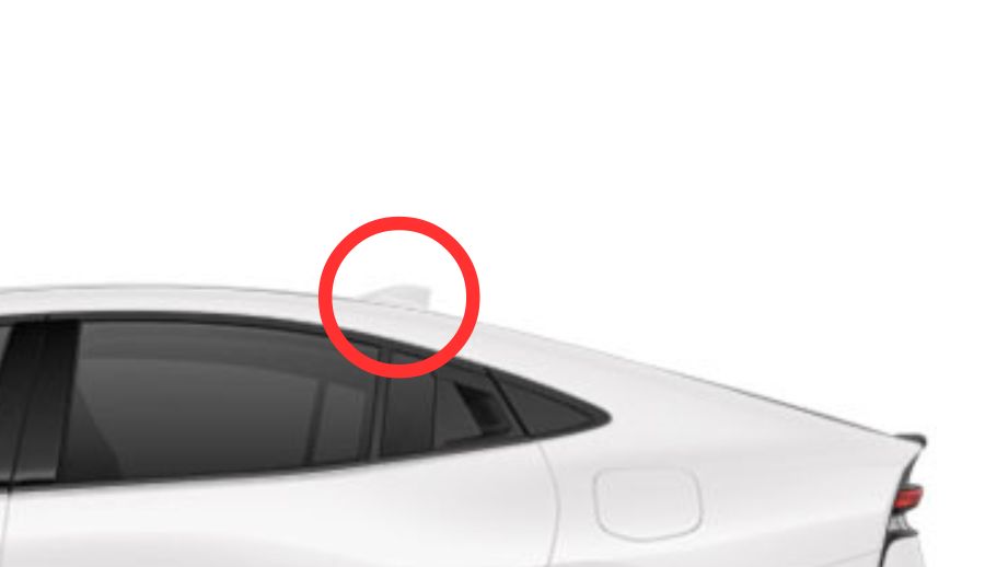 プリウス一部改良前のシャークフィンアンテナ